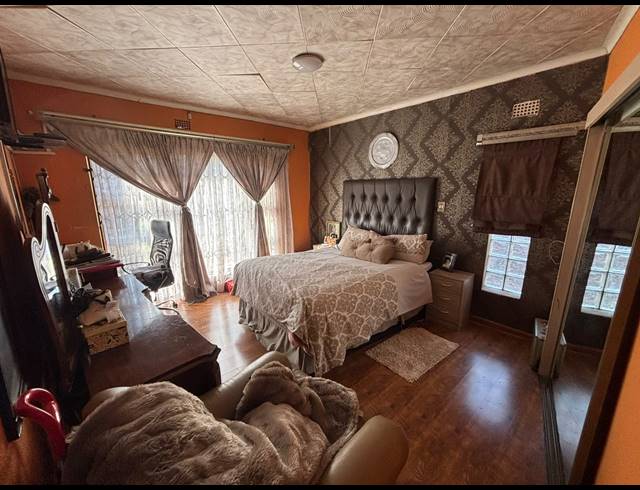 3 BEDROOM FREEHOLD FOR SALE IN KLIPPOORTJE
